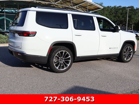 Used 2022 Jeep Wagoneer Series III w/ Premium Group I AWD/4WD image 9