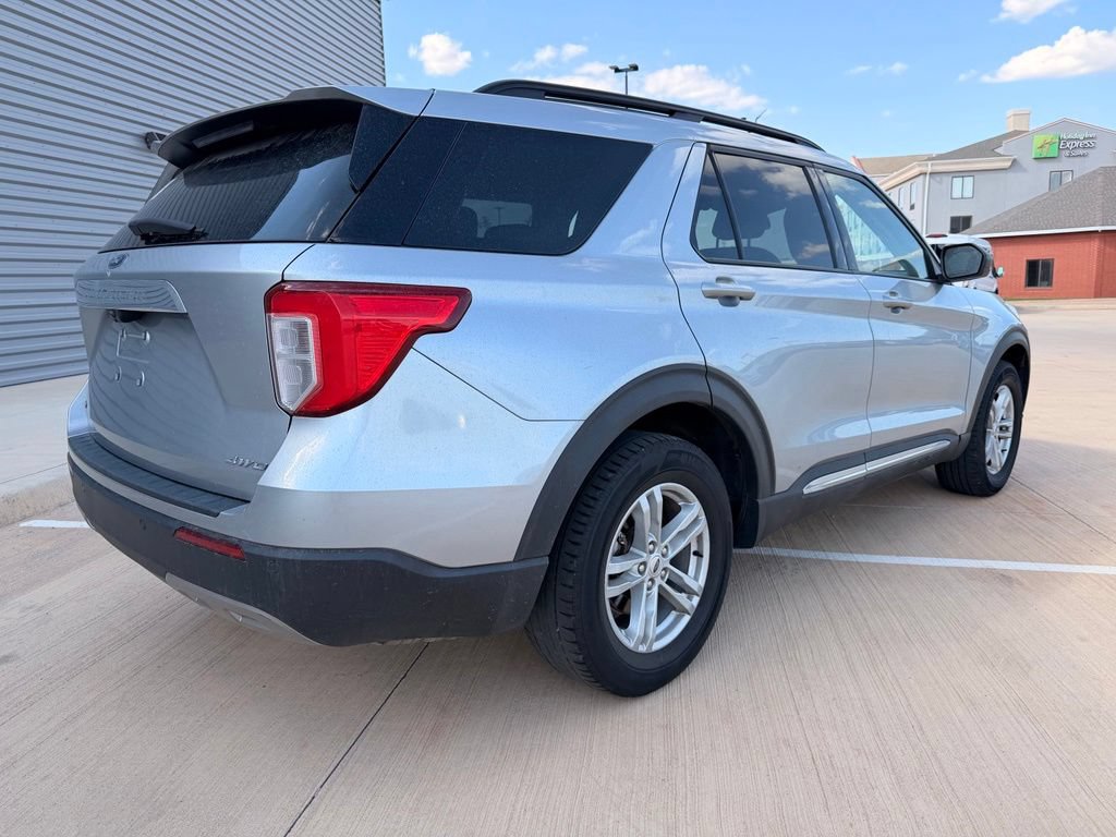 Used 2022 Ford Explorer XLT w/ Equipment Group 202A AWD/4WD image 4