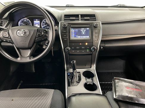 Used 2016 Toyota Camry LE image 2