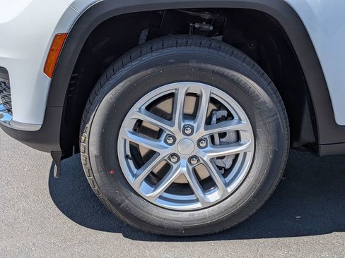 New 2026 Jeep Grand Cherokee L 2WD image 9