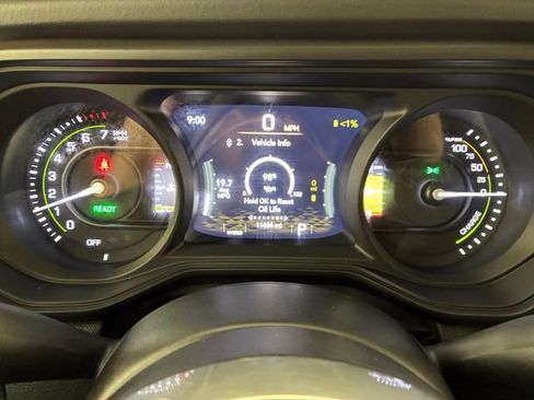 Used 2025 Jeep Wrangler Unlimited Sahara w/ Safety Group image 25