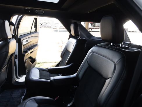 Used 2023 Ford Explorer ST-Line w/ Class IV Trailer Tow Package AWD/4WD image 18