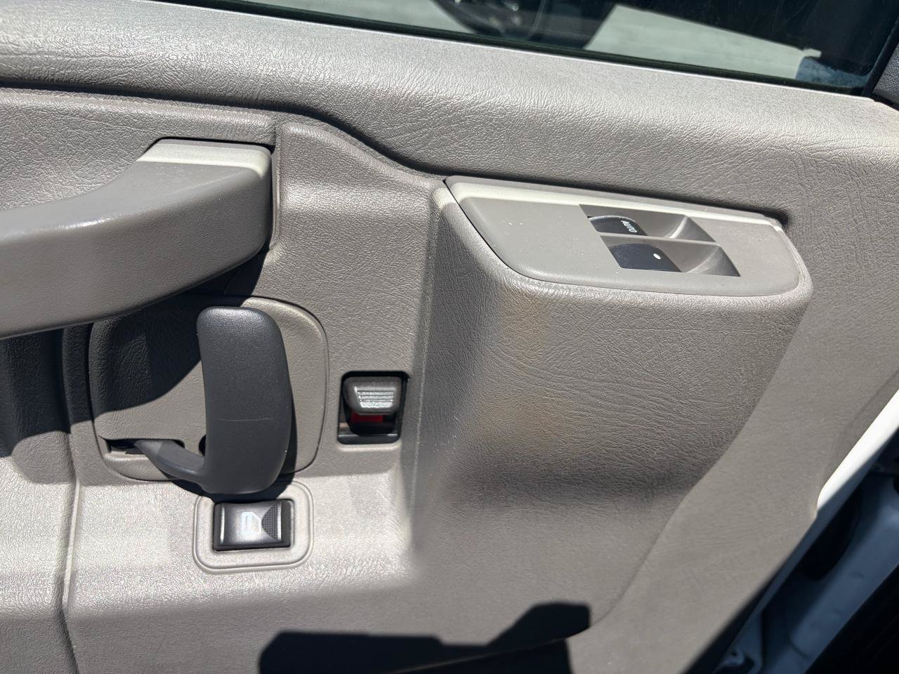 Used 2016 Chevrolet Express 3500 RWD image 19