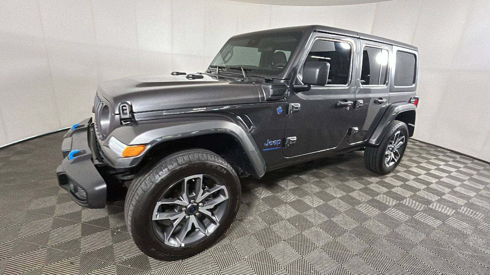 Used 2024 Jeep Wrangler Unlimited w/ Technology Group AWD/4WD image 8