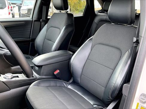 Used 2023 Ford Escape SE image 8