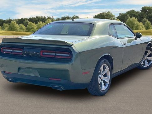 Used 2018 Dodge Challenger SXT image 11