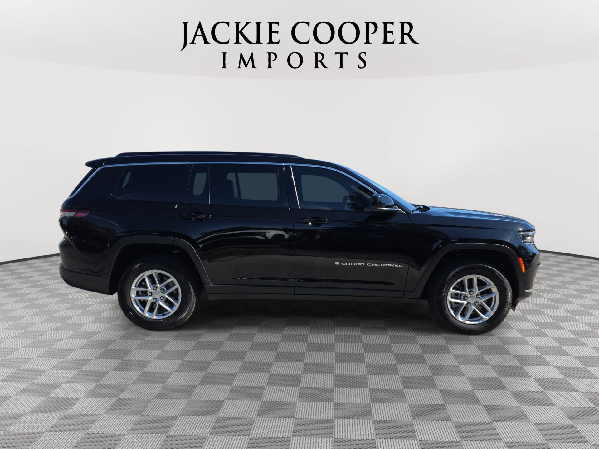 Used 2025 Jeep Grand Cherokee L Laredo w/ Luxury Tech Group I AWD/4WD image 4