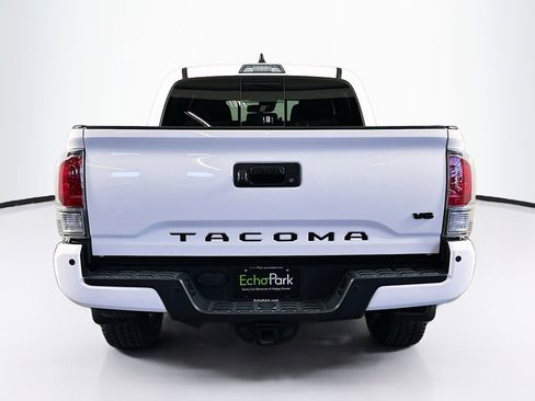 Used 2021 Toyota Tacoma TRD Sport w/ Technology Package RWD image 7