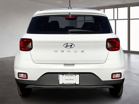 New 2025 Hyundai Venue SE image 4