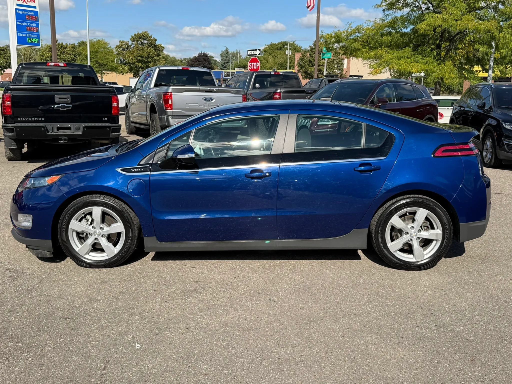 Used 2013 Chevrolet Volt w/ Comfort Package FWD image 2