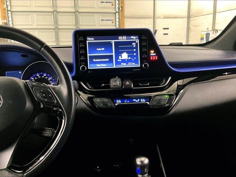 Used 2022 Toyota C-HR XLE image 6