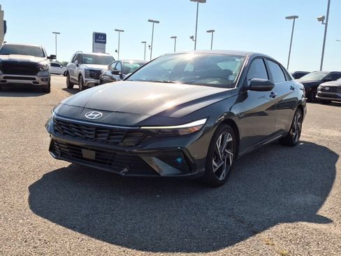 Used 2025 Hyundai Elantra Limited w/ Cargo Package FWD image 7