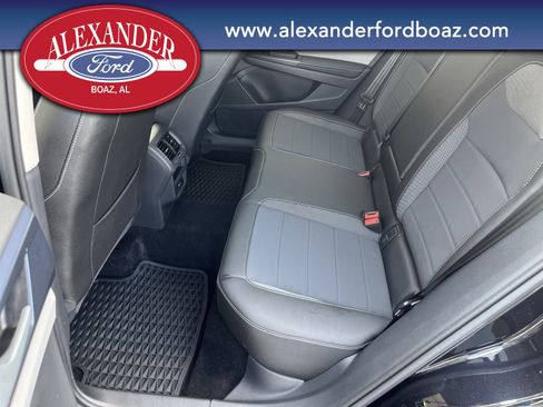 Used 2024 Volkswagen Taos SE image 11