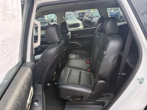 Certified 2023 Kia Telluride LX image 9