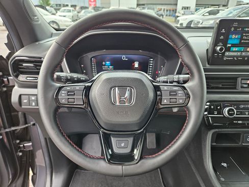 Used 2025 Honda Pilot Black Edition image 25