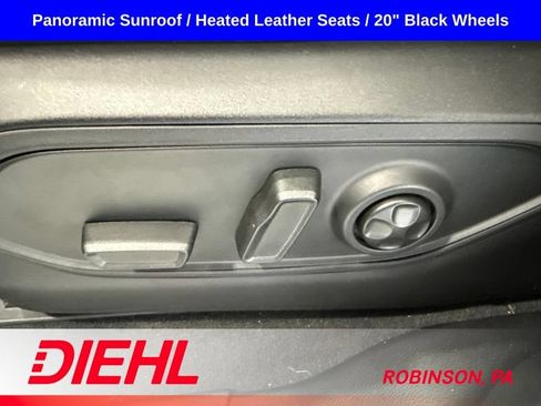 Used 2023 Jeep Grand Cherokee Limited w/ Black Appearance Package AWD/4WD image 21