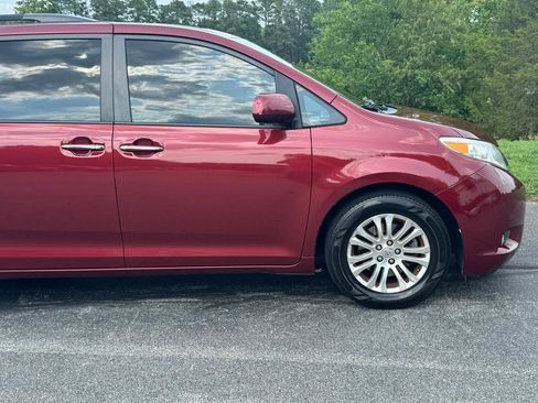 Used 2015 Toyota Sienna XLE Premium FWD image 20