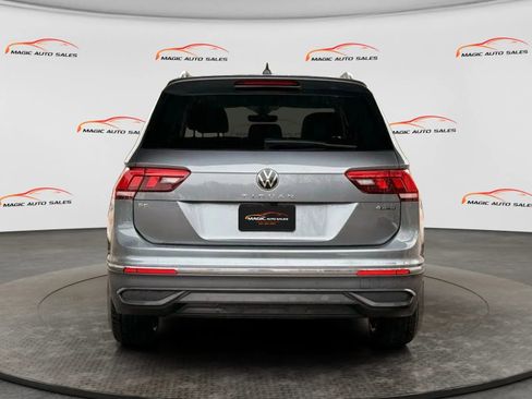 Used 2022 Volkswagen Tiguan SE w/ Panoramic Sunroof Package AWD/4WD image 8