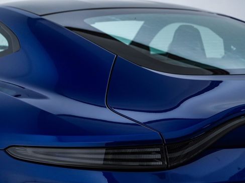 Used 2025 Aston Martin V8 Vantage Coupe image 13