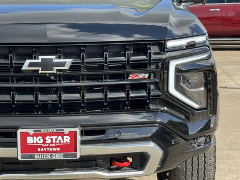 Used 2025 Chevrolet Suburban Z71 image 5