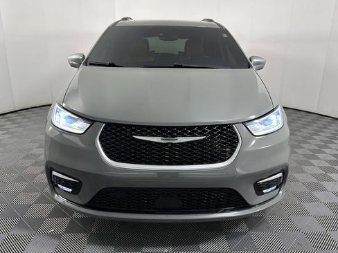 Used 2021 Chrysler Pacifica Pinnacle image 2