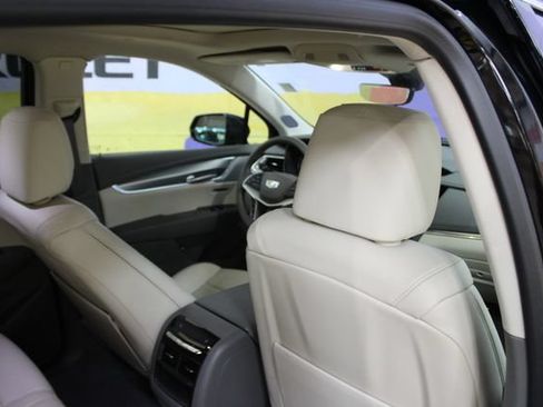 Used 2025 Cadillac XT5 Premium Luxury w/ Technology Package AWD/4WD image 13