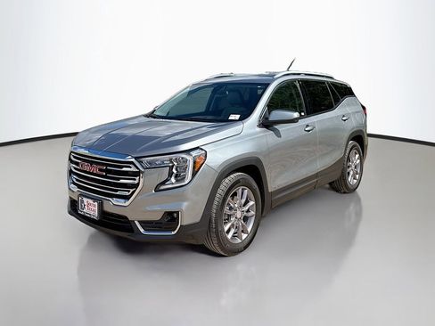 Used 2023 GMC Terrain SLT w/ Infotainment Package II FWD image 3