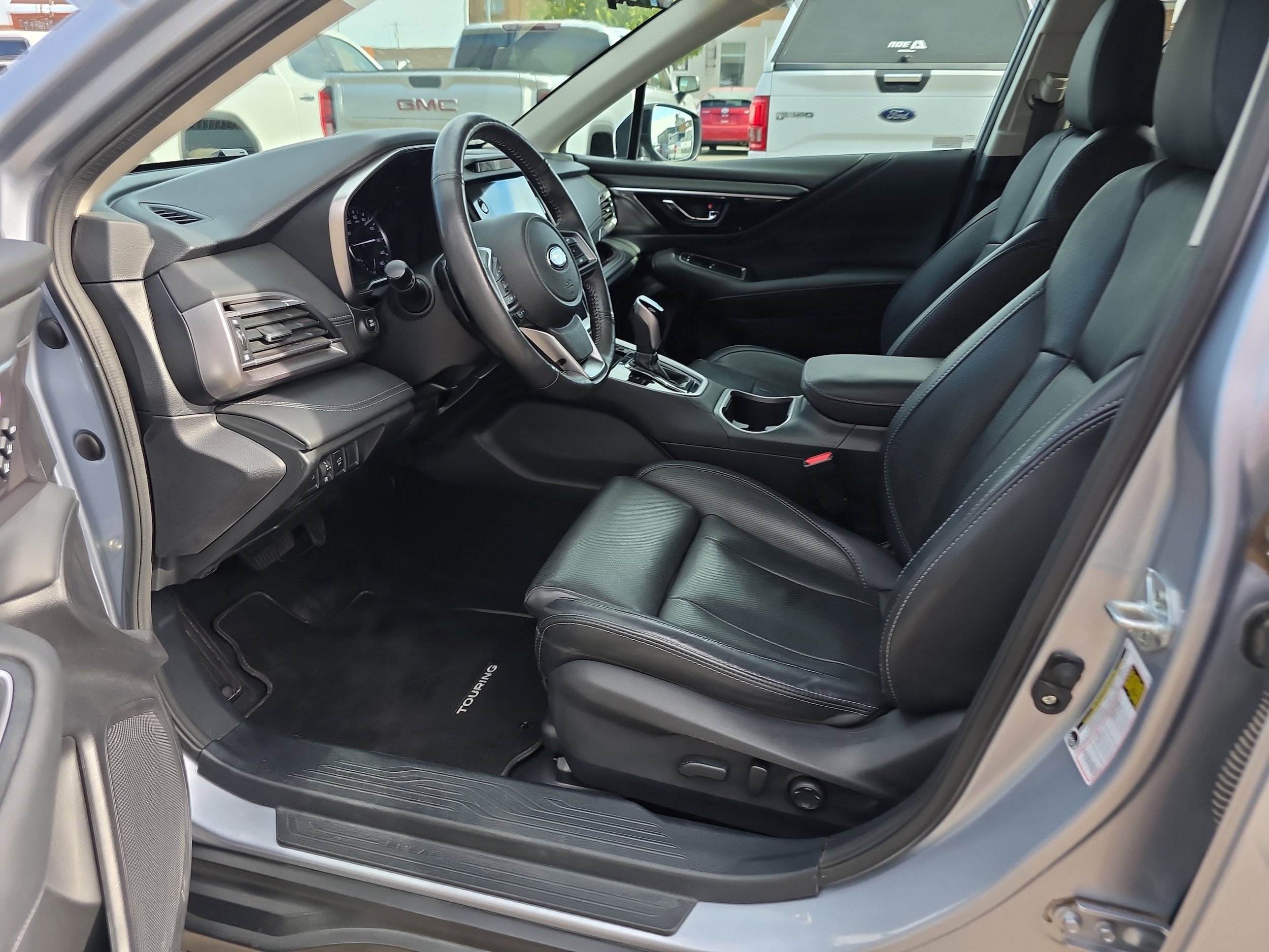 Used 2024 Subaru Outback Touring AWD/4WD image 2