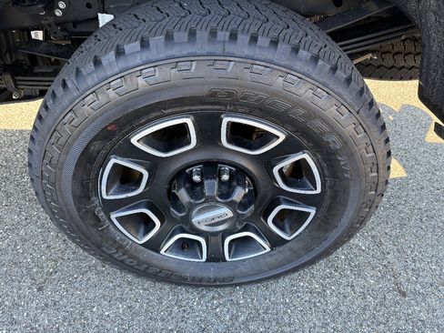 Used 2024 Ford F250 Platinum image 11