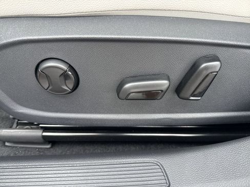New 2026 Volkswagen Jetta SE FWD image 10