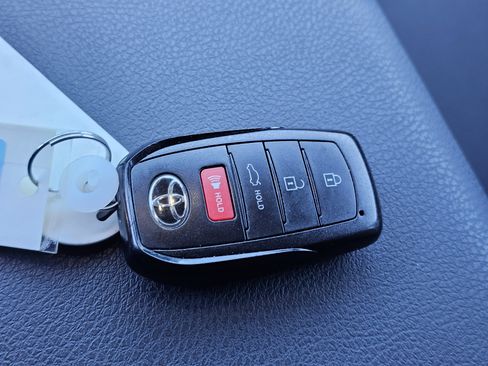 Used 2025 Toyota Camry SE image 29