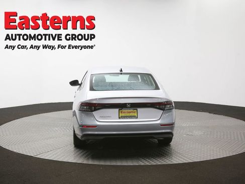 Used 2025 Honda Accord SE image 39