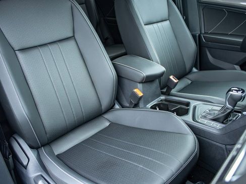 Used 2023 Volkswagen Tiguan SE image 16