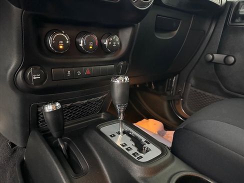Used 2017 Jeep Wrangler Unlimited Sport w/ Connectivity Group AWD/4WD image 19