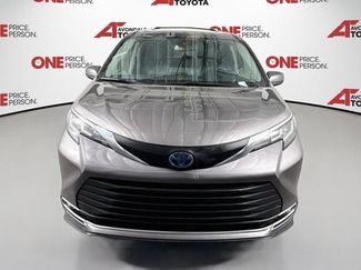 Certified 2022 Toyota Sienna XLE FWD video 3