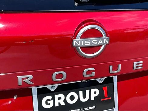 Used 2025 Nissan Rogue SV w/ SV Premium Package FWD image 29