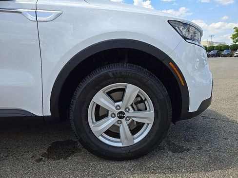 Used 2023 Kia Sorento LX AWD/4WD image 13