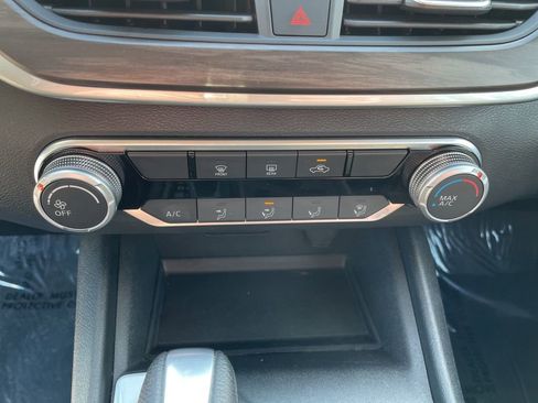 Used 2025 Nissan Altima 2.5 SV image 18