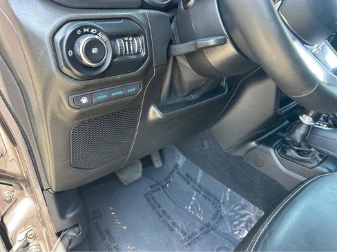 Used 2021 Jeep Wrangler Unlimited Sahara image 33