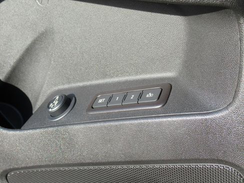 Used 2021 Chevrolet Equinox Premier image 27