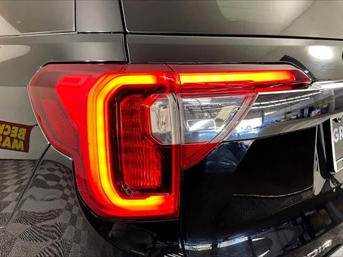 Used 2023 GMC Acadia SLT image 28