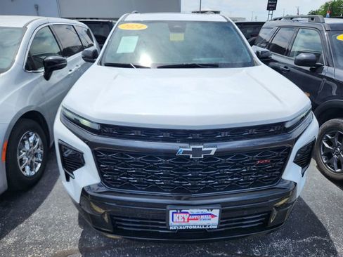 Used 2024 Chevrolet Traverse RS AWD/4WD image 2