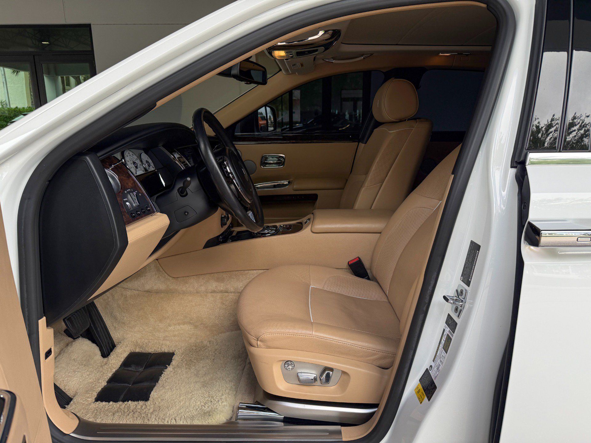 Used 2011 Rolls-Royce Ghost RWD image 17