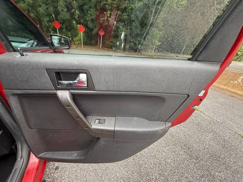 Used 2009 Ford Focus SES FWD image 12