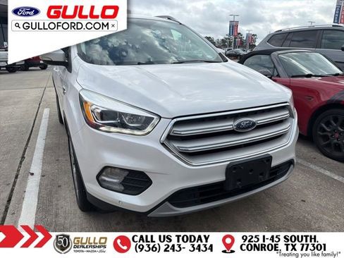 Used 2019 Ford Escape Titanium image 3