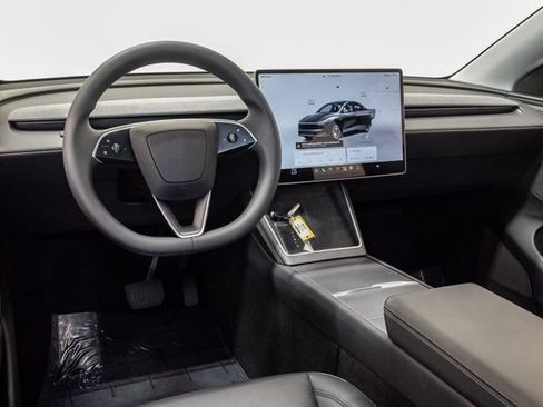 Used 2026 Tesla Model Y AWD image 5