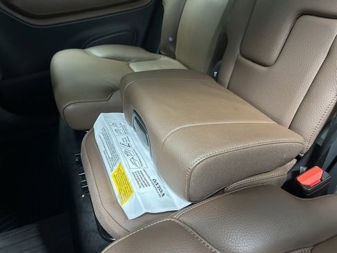 Used 2024 Volvo XC90 B5 Plus w/ Protection Package Premier image 11