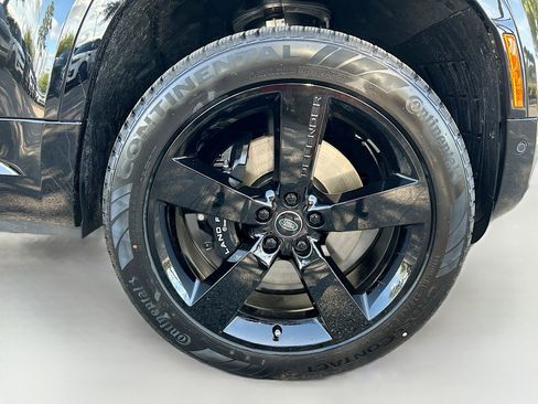 New 2025 Land Rover Defender 90 V8 image 33