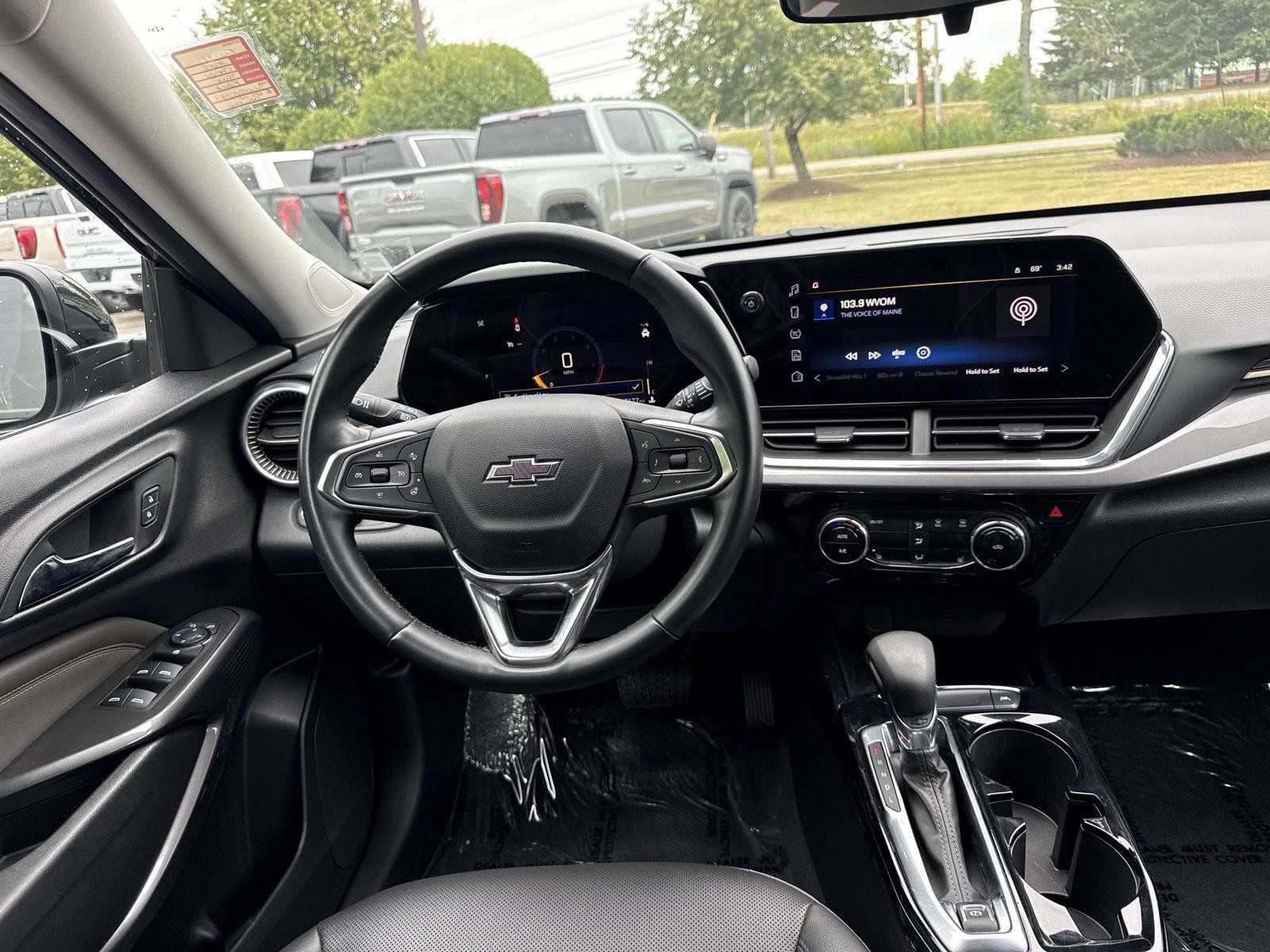 Used 2025 Chevrolet Trax ACTIV w/ Sunroof Package FWD image 14