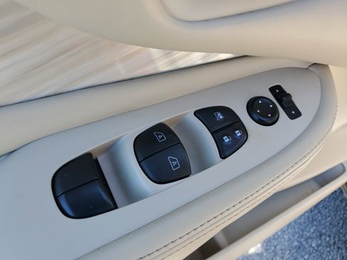 Used 2016 Nissan Murano SV image 12